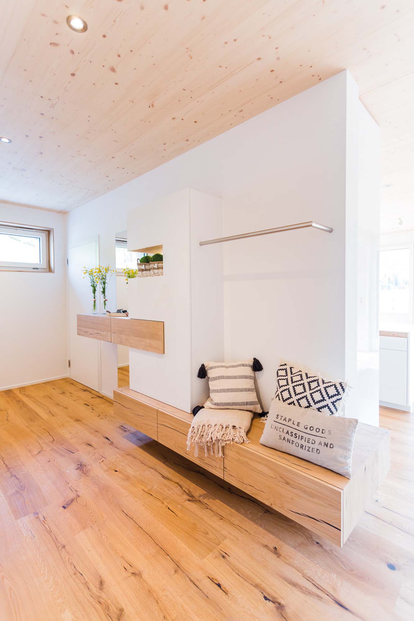 Garderobe Edelspan Modernes Garderobenmöbel aus Echtholz-Furnierplatten