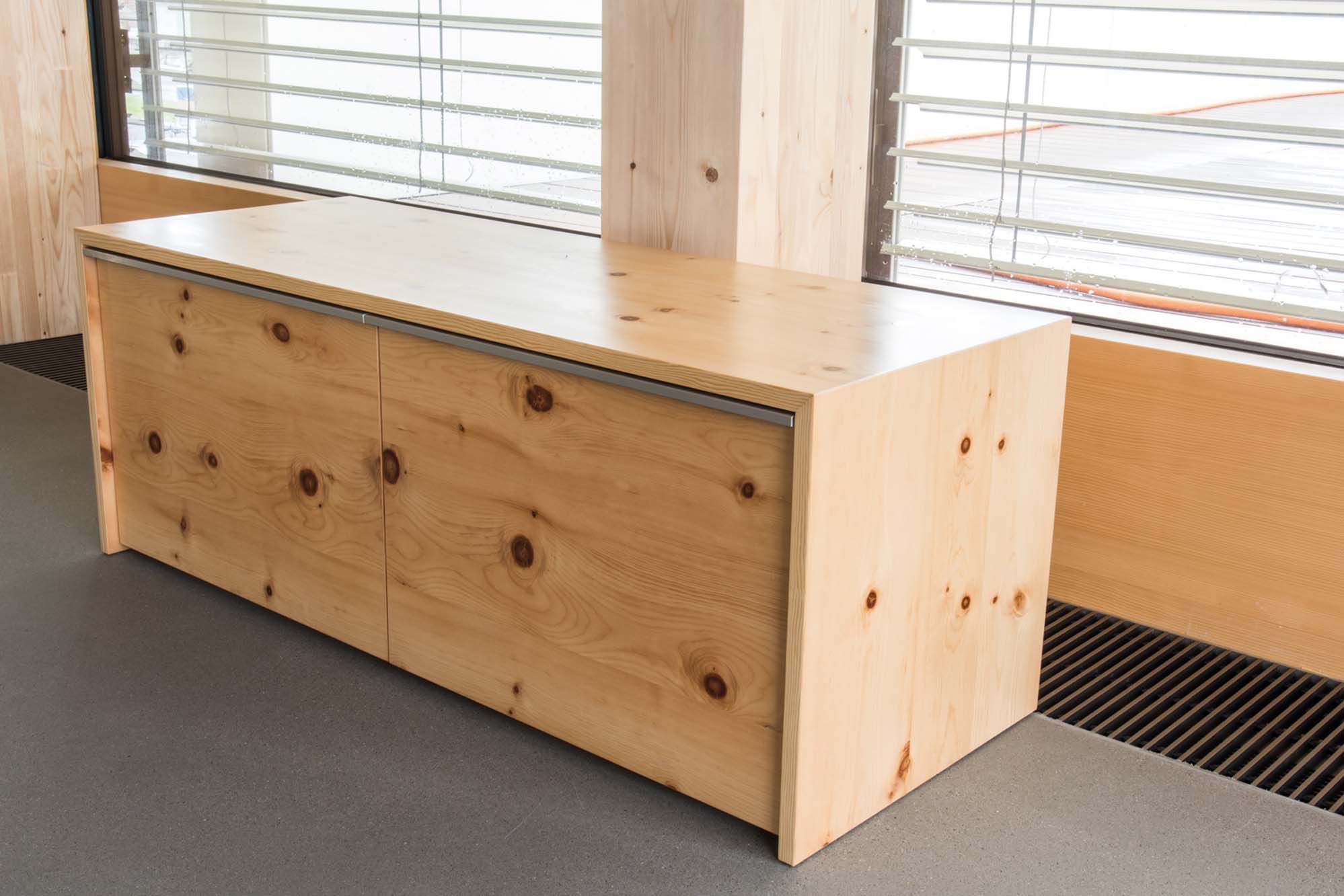Möbel mit Echtholz Furnier Platten Möbel mit Edelspan Furnier